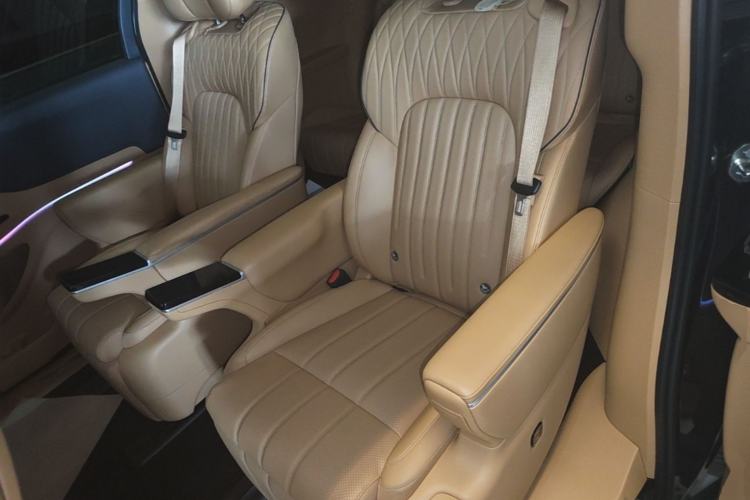 Used VOYAH Dream 2025 PHEV Four-Wheel-Drive Flagship Kunpeng Edition Left Rear Seat