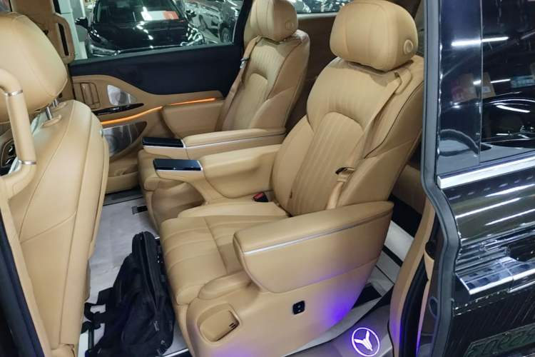 Used VOYAH Dream 2025 PHEV Four-Wheel-Drive Flagship Kunpeng Edition Left Rear Seat