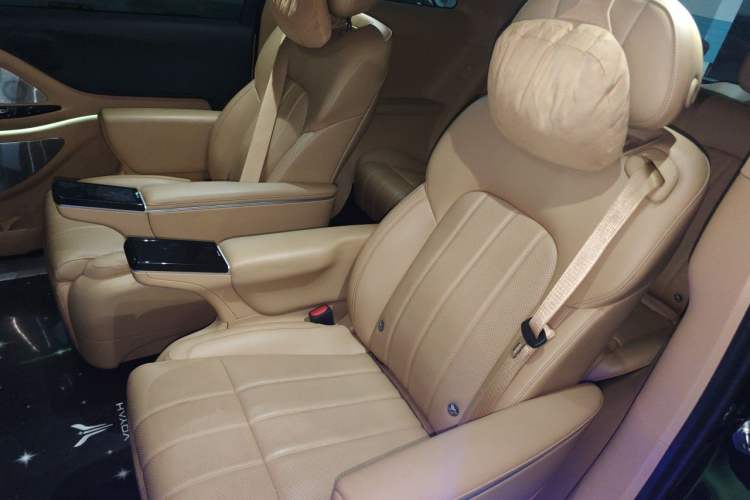 Used VOYAH Dream 2025 PHEV Four-Wheel Drive Prestige Kunpeng Edition Left Rear Seat