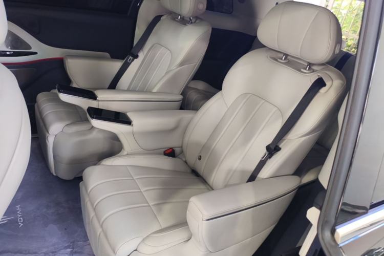 Used VOYAH Dream 2025 PHEV Four-Wheel Drive Prestige Kunpeng Edition Left Rear Seat