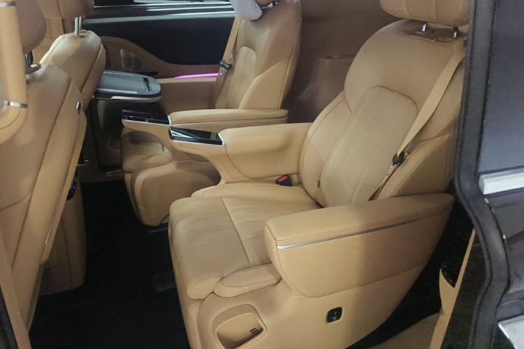 Used VOYAH Dream 2025 PHEV Four-Wheel Drive Prestige Qiankun Edition Left Rear Seat