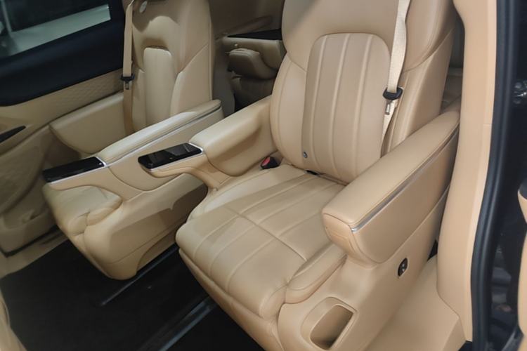 Used VOYAH Dream 2025 PHEV Four-Wheel Drive Excellence Qiankun Edition Left Rear Seat