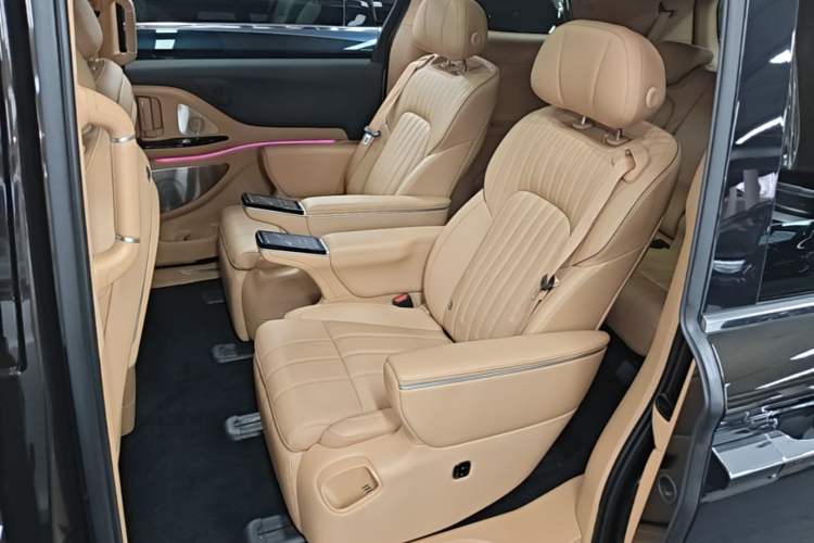 Used VOYAH Dream 2025 PHEV Four-Wheel-Drive Flagship Kunpeng Edition Left Rear Seat