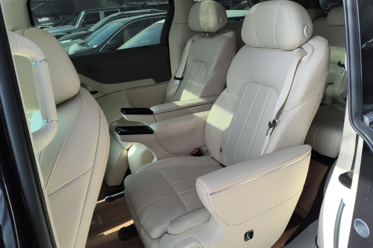 Used VOYAH Dream 2025 PHEV Four-Wheel Drive Prestige Kunpeng Edition Left Rear Seat