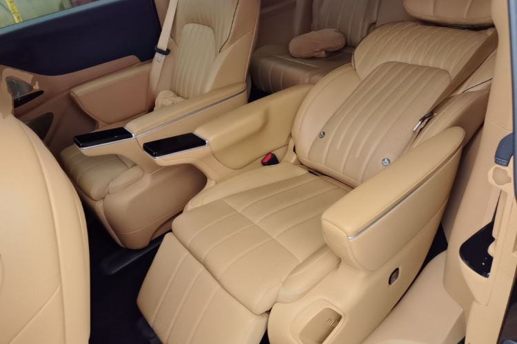 Used VOYAH Dream 2025 PHEV Four-Wheel-Drive Flagship Kunpeng Edition Left Rear Seat