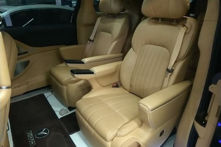 Used VOYAH Dream 2025 PHEV Four-Wheel-Drive Flagship Version – Qiankun Edition Left Rear Seat