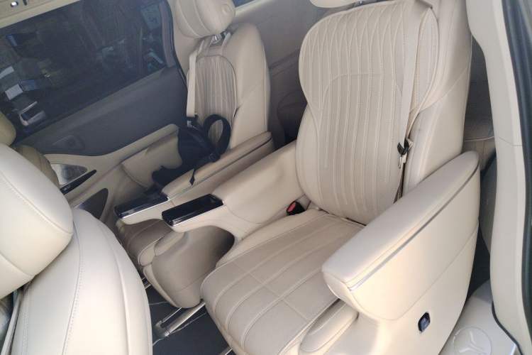 Used VOYAH Dream 2025 PHEV Four-Wheel Drive Prestige Kunpeng Edition Left Rear Seat