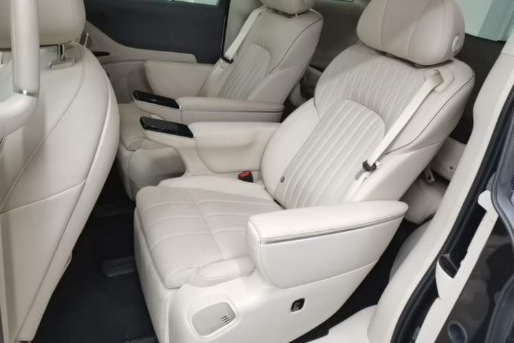 Used VOYAH Dream 2025 PHEV Four-Wheel-Drive Flagship Kunpeng Edition Left Rear Seat