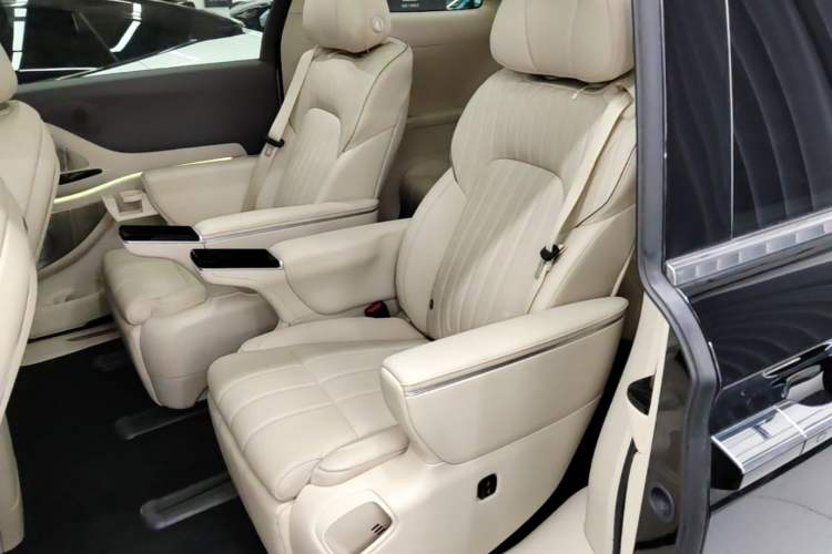 Used VOYAH Dream 2025 PHEV Four-Wheel-Drive Flagship Kunpeng Edition Left Rear Seat