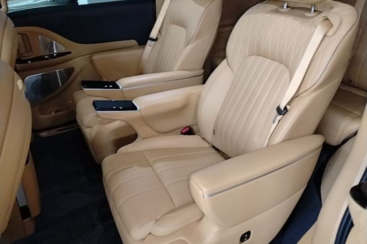 Used VOYAH Dream 2025 PHEV Four-Wheel-Drive Flagship Kunpeng Edition Left Rear Seat
