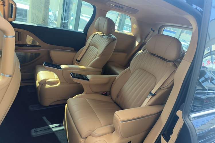 Used VOYAH Dream 2025 PHEV Four-Wheel-Drive Flagship Kunpeng Edition Left Rear Seat