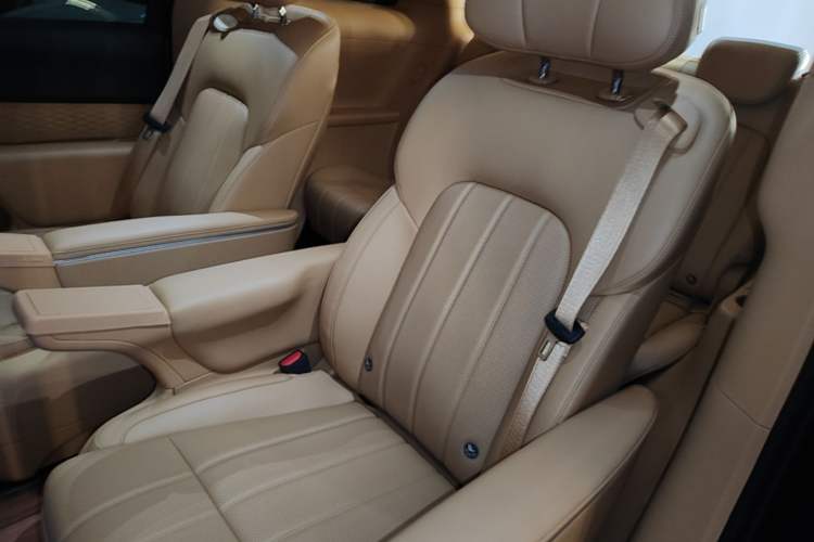 Used VOYAH Dream 2025 PHEV Four-Wheel Drive Excellence Kunpeng Edition Left Rear Seat