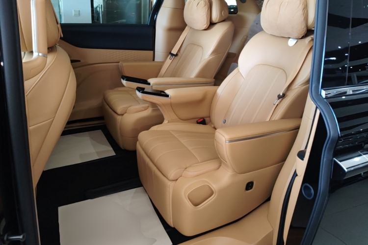 Used VOYAH Dream 2025 PHEV Four-Wheel Drive Excellence Kunpeng Edition Left Rear Seat