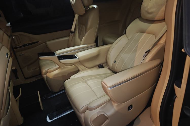 Used VOYAH Dream 2025 PHEV Four-Wheel Drive Excellence Kunpeng Edition Left Rear Seat