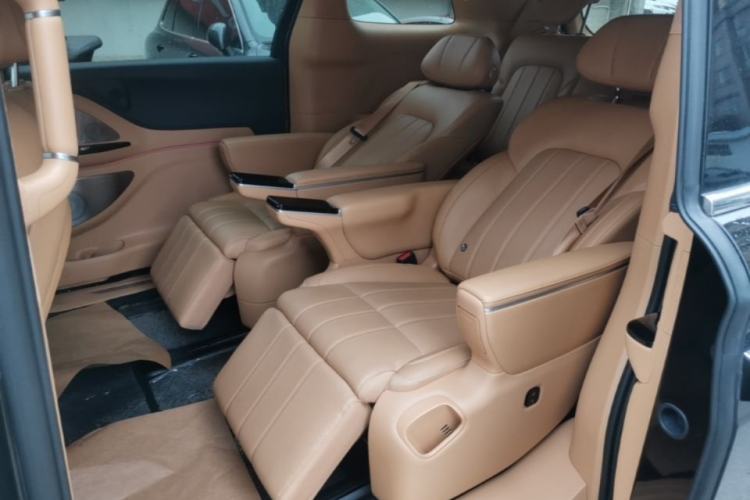 Used VOYAH Dream 2025 PHEV Four-Wheel Drive Prestige Qiankun Edition Left Rear Seat