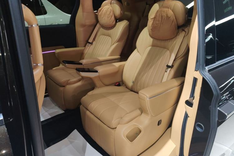 Used VOYAH Dream 2025 PHEV Four-Wheel-Drive Flagship Kunpeng Edition Left Rear Seat
