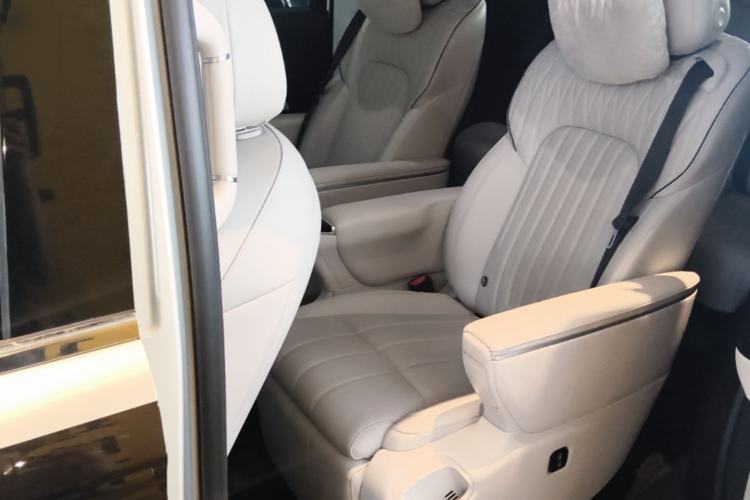 Used VOYAH Dream 2025 PHEV Four-Wheel-Drive Flagship Version – Qiankun Edition Left Rear Seat
