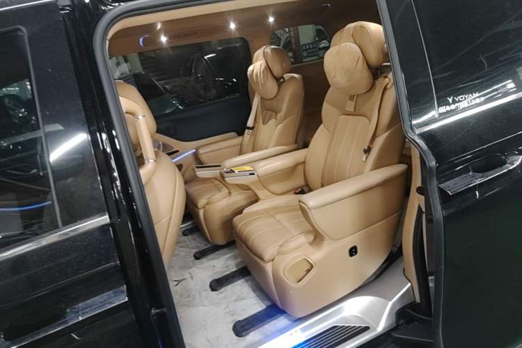 Used VOYAH Dream 2025 PHEV Four-Wheel Drive Prestige Kunpeng Edition Left Rear Seat
