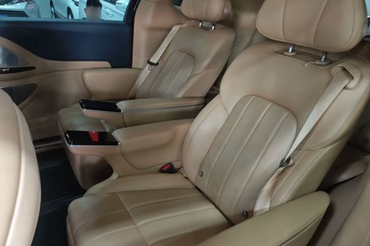 Used VOYAH Dream 2025 PHEV Four-Wheel Drive Prestige Qiankun Edition Left Rear Seat