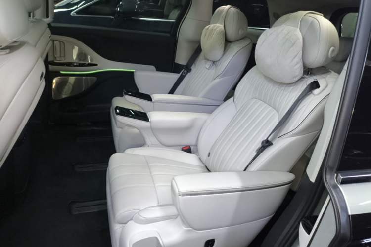 Used VOYAH Dream 2025 EV Four-Wheel-Drive Flagship Qiankun Version Left Rear Seat