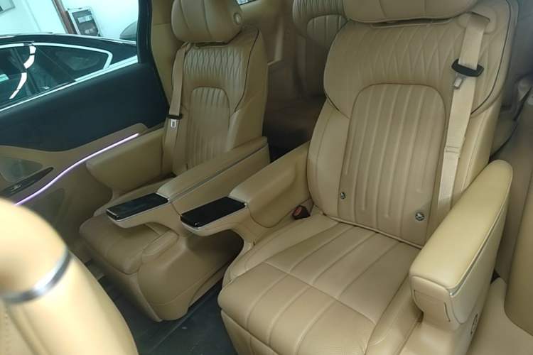 Used VOYAH Dream 2025 PHEV Four-Wheel-Drive Flagship Kunpeng Edition Left Rear Seat