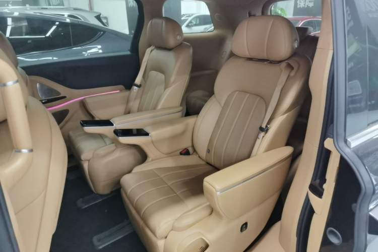 Used VOYAH Dream 2025 PHEV Four-Wheel Drive Prestige Qiankun Edition Left Rear Seat