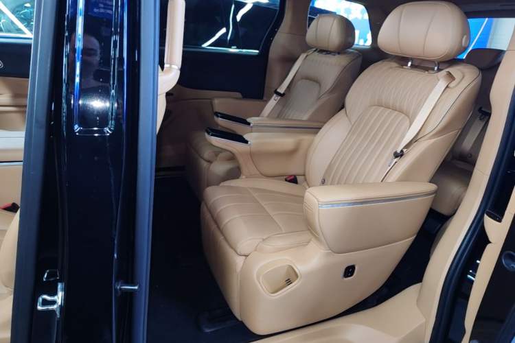 Used VOYAH Dream 2025 PHEV Four-Wheel-Drive Flagship Kunpeng Edition Left Rear Seat