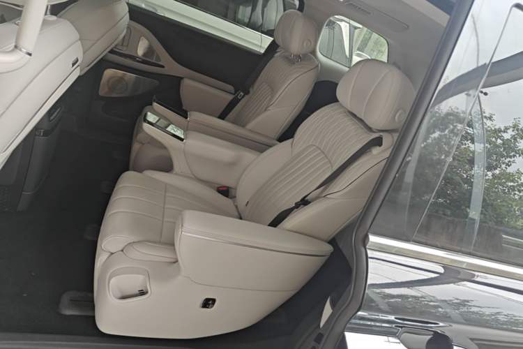 Used VOYAH Dream 2025 PHEV Four-Wheel-Drive Flagship Kunpeng Edition Left Rear Seat