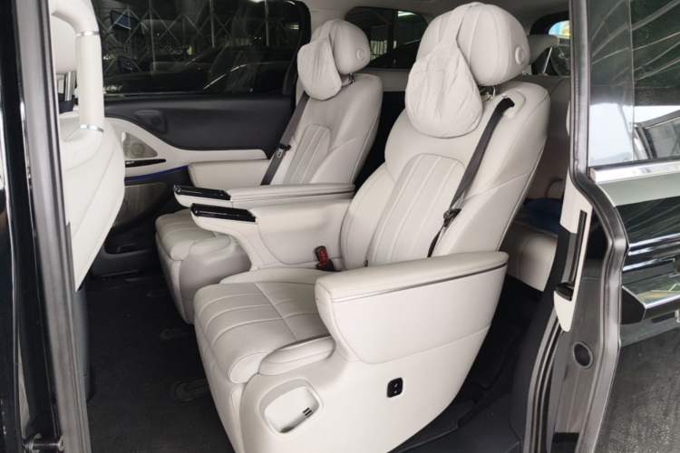 Used VOYAH Dream 2025 PHEV Four-Wheel Drive Prestige Kunpeng Edition Left Rear Seat
