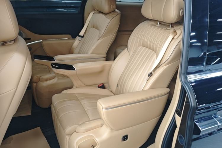 Used VOYAH Dream 2025 PHEV Four-Wheel-Drive Flagship Kunpeng Edition Left Rear Seat