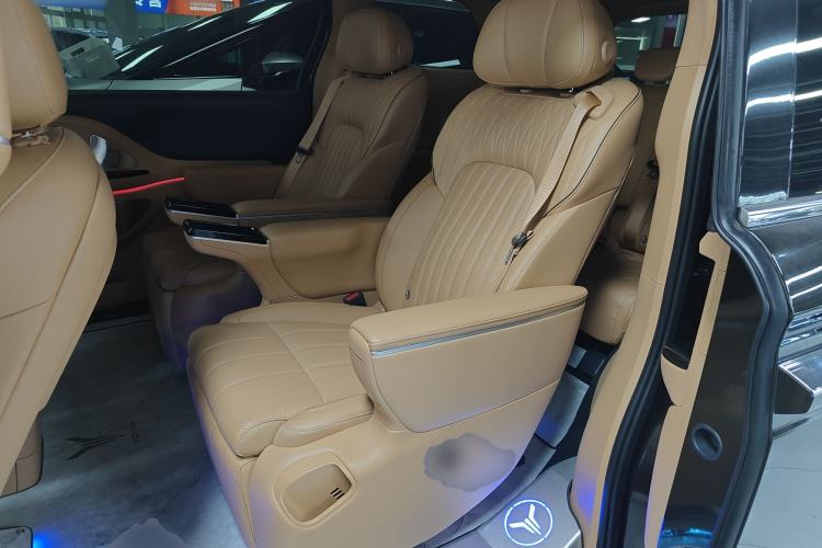 Used VOYAH Dream 2025 PHEV Four-Wheel-Drive Flagship Kunpeng Edition Left Rear Seat