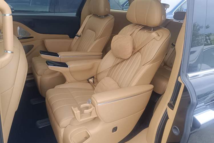 Used VOYAH Dream 2025 PHEV Four-Wheel-Drive Flagship Kunpeng Edition Left Rear Seat