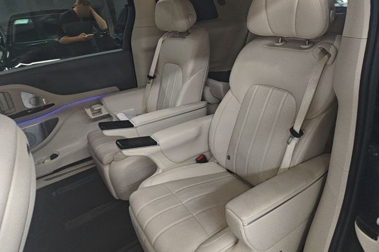 Used VOYAH Dream 2025 EV Four-Wheel Drive Prestige Kunpeng Edition Left Rear Seat