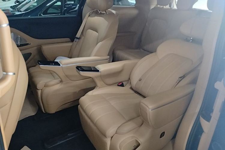 Used VOYAH Dream 2025 PHEV Four-Wheel Drive Prestige Qiankun Edition Left Rear Seat