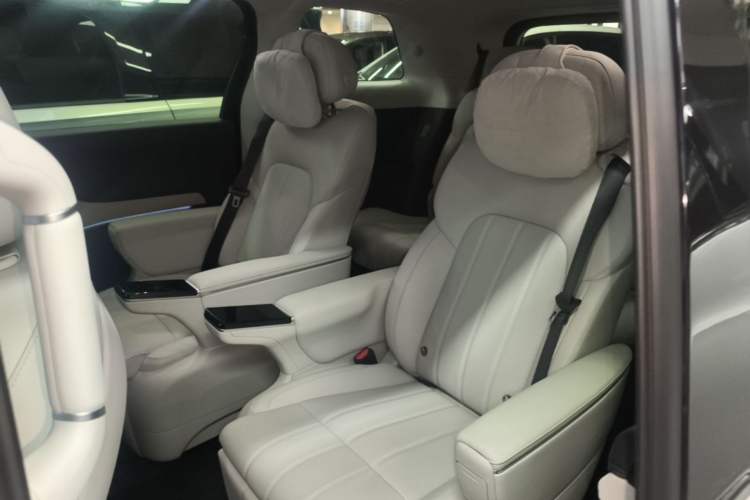 Used VOYAH Dream 2025 PHEV Four-Wheel Drive Prestige Kunpeng Edition Left Rear Seat