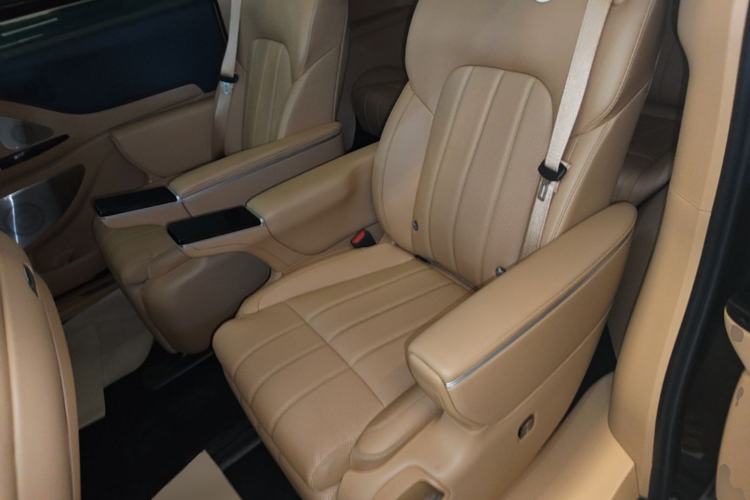 Used VOYAH Dream 2025 PHEV Four-Wheel Drive Prestige Kunpeng Edition Left Rear Seat