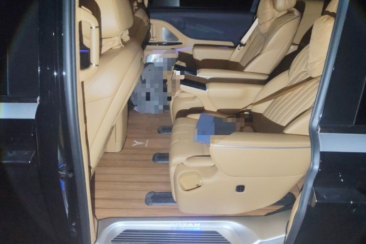Used VOYAH Dream 2025 PHEV Four-Wheel-Drive Flagship Version – Qiankun Edition Left Rear Seat