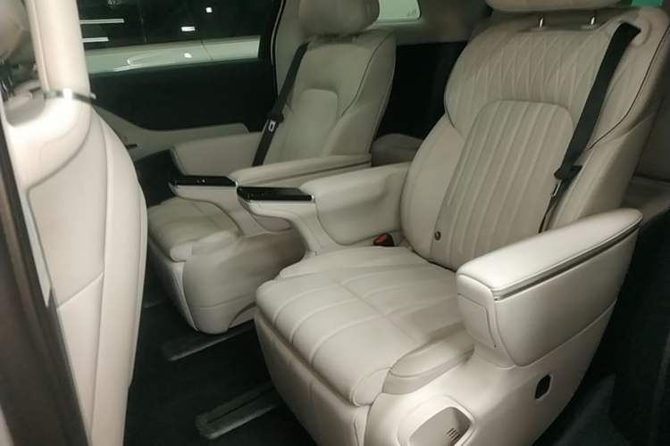 Used VOYAH Dream 2025 PHEV Four-Wheel-Drive Flagship Version – Qiankun Edition Left Rear Seat