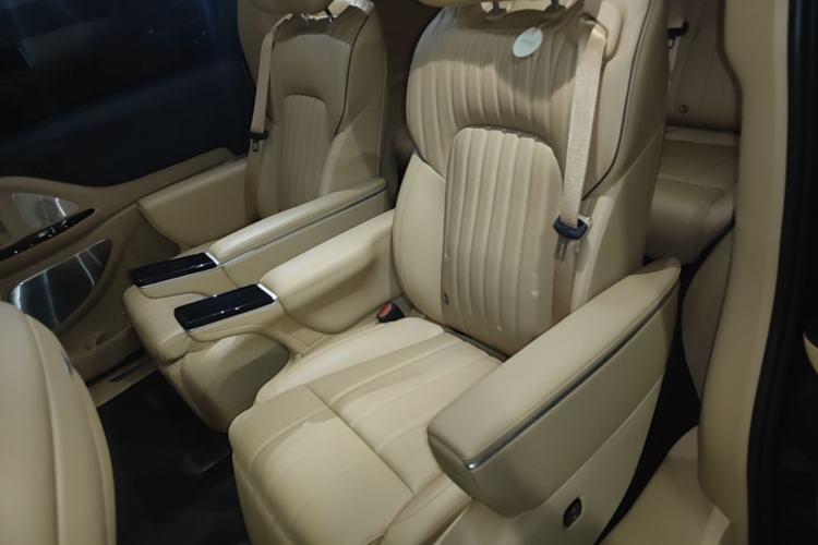 Used VOYAH Dream 2025 PHEV Four-Wheel-Drive Flagship Kunpeng Edition Left Rear Seat