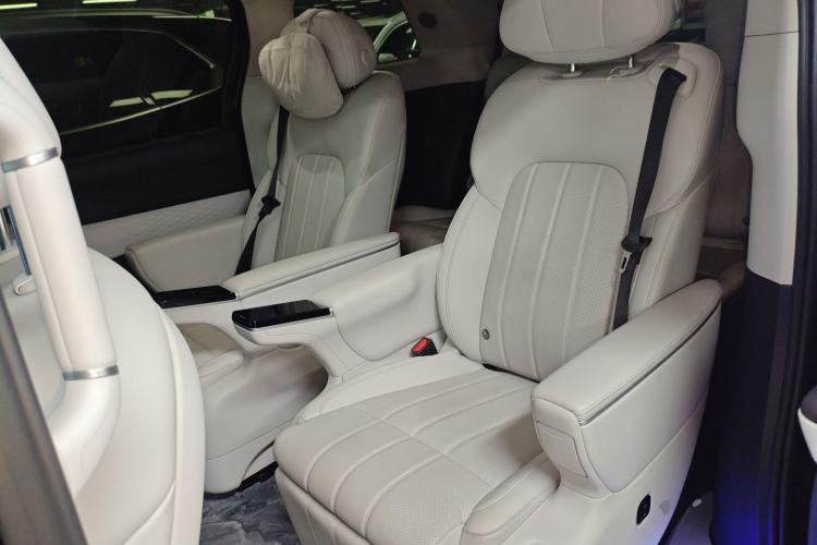 Used VOYAH Dream 2025 PHEV Four-Wheel Drive Excellence Kunpeng Edition Left Rear Seat