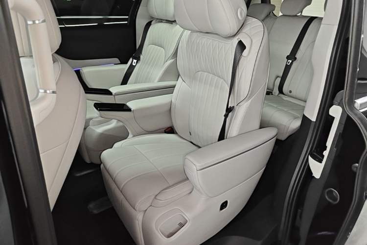 Used VOYAH Dream 2025 PHEV Four-Wheel-Drive Flagship Kunpeng Edition Left Rear Seat