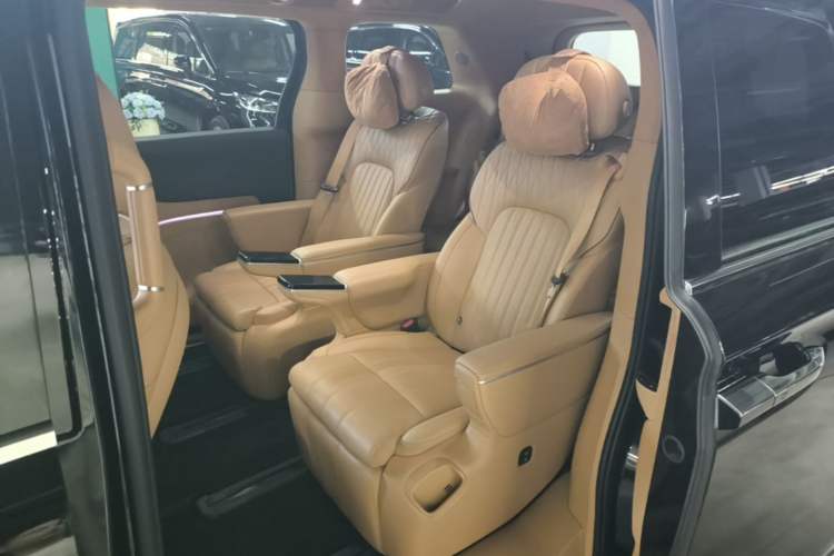 Used VOYAH Dream 2025 PHEV Four-Wheel-Drive Flagship Kunpeng Edition Left Rear Seat