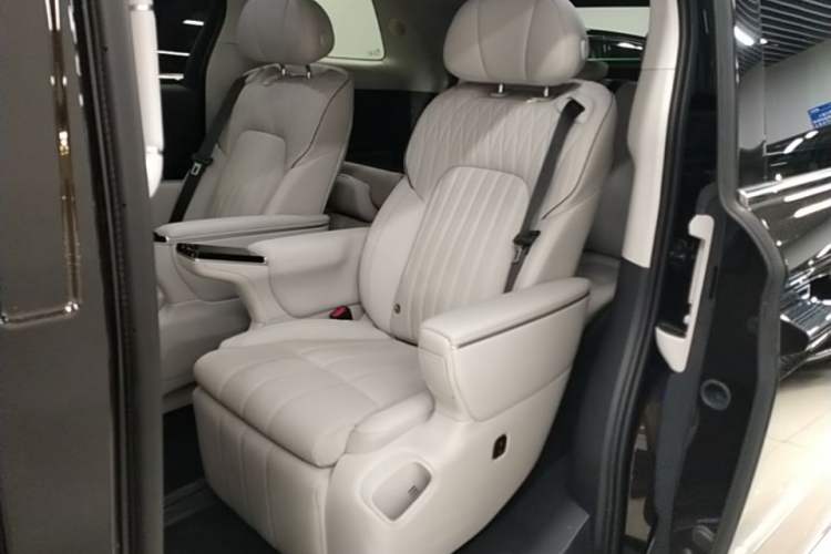 Used VOYAH Dream 2025 PHEV Four-Wheel-Drive Flagship Version – Qiankun Edition Left Rear Seat