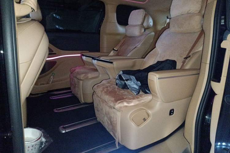 Used VOYAH Dream 2025 PHEV Four-Wheel Drive Prestige Kunpeng Edition Left Rear Seat