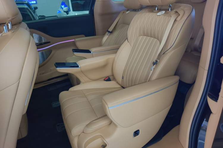 Used VOYAH Dream 2025 PHEV Four-Wheel-Drive Flagship Kunpeng Edition Left Rear Seat