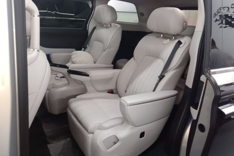 Used VOYAH Dream 2025 EV Four-Wheel-Drive Flagship Qiankun Version Left Rear Seat