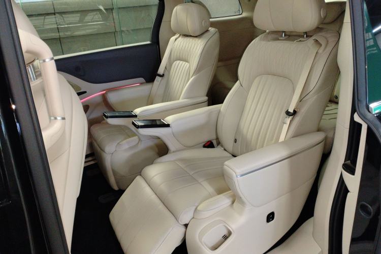 Used VOYAH Dream 2025 EV Four-Wheel Drive Flagship Kunpeng Edition Left Rear Seat