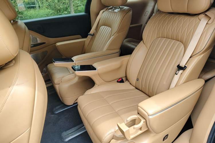 Used VOYAH Dream 2025 PHEV Four-Wheel-Drive Flagship Kunpeng Edition Left Rear Seat