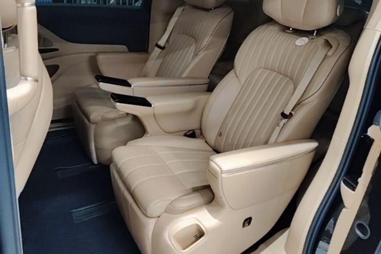 Used VOYAH Dream 2025 PHEV Four-Wheel-Drive Flagship Kunpeng Edition Left Rear Seat