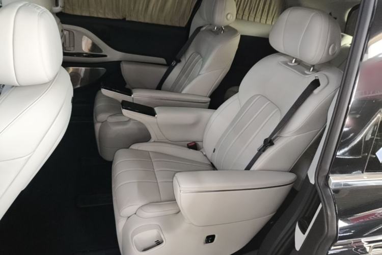 Used VOYAH Dream 2025 PHEV Four-Wheel Drive Prestige Kunpeng Edition Left Rear Seat